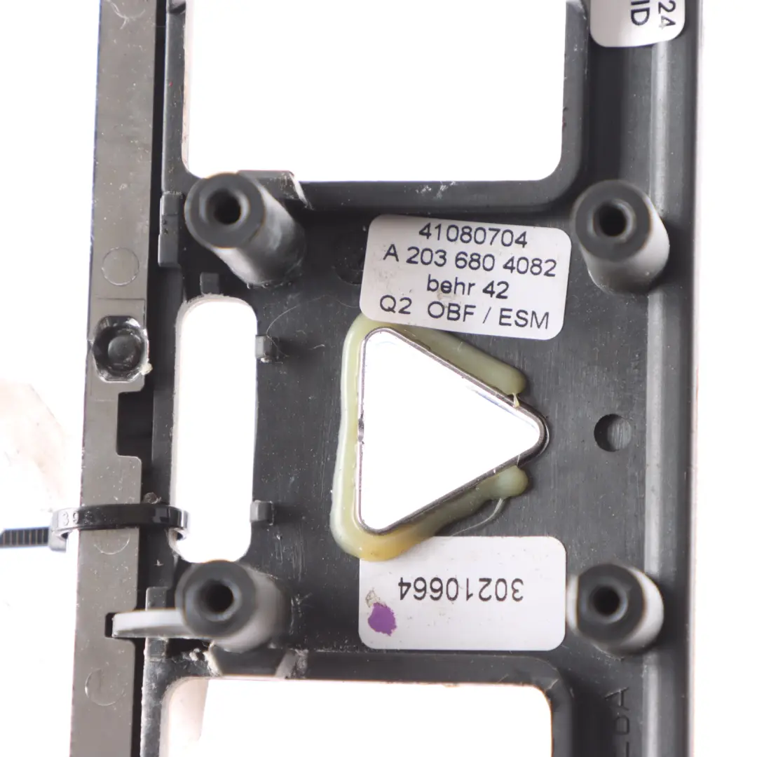 Garniture Ventilation Tableau Bord Console Centrale pour Mercedes W203 à propos du numéro de pièce A2036804082 Mercedes W203 Garniture Ventilation Tableau Bord Console Centrale - SKU A2036804082 - Numéro de pièce A2036804082