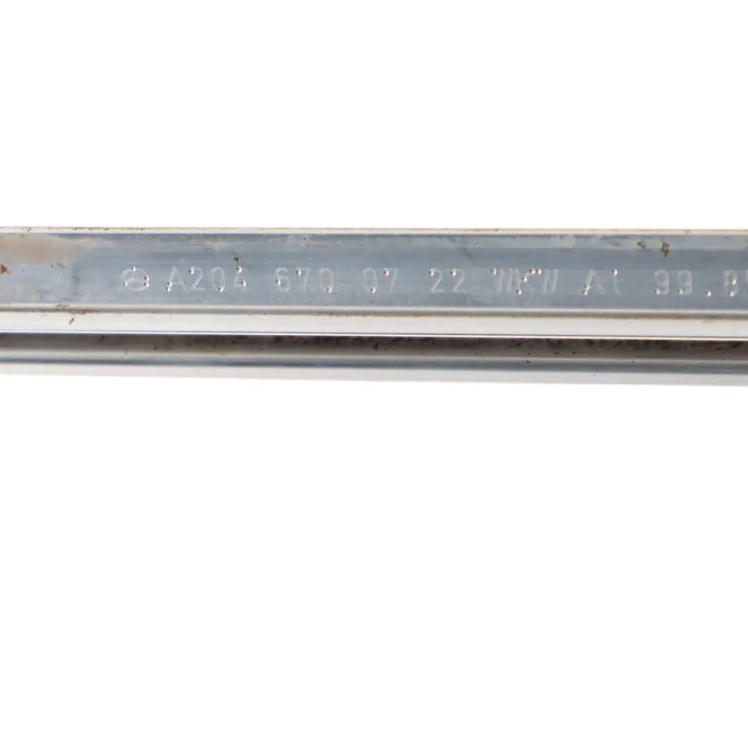 Barre d'arrêt de vitre arrière gauche Trim Bar pour Mercedes W204 à propos du numéro de pièce A2046700722 Mercedes W204 Barre d'arrêt de vitre arrière gauche Trim Bar - SKU A2046700722 - Numéro de pièce A2046700722