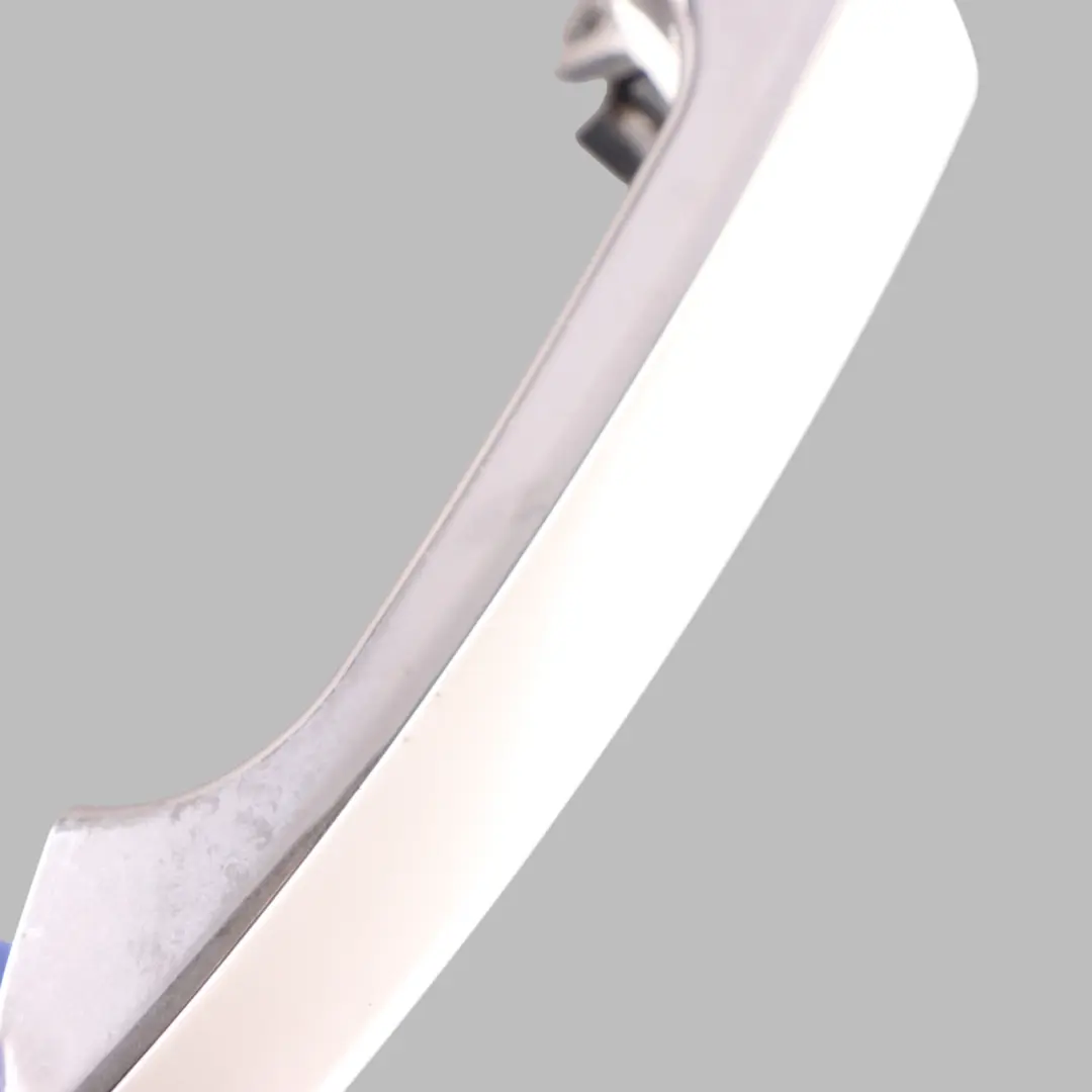 Maniglia Anteriore Posteriore Sinistra Bianco Calcite - 650 per Mercedes W176 W204 con numero di parte A2047601370 Mercedes W176 W204 Maniglia Anteriore Posteriore Sinistra Bianco Calcite - 650 - SKU A2047601370-DWM - Numero di parte A2047601370