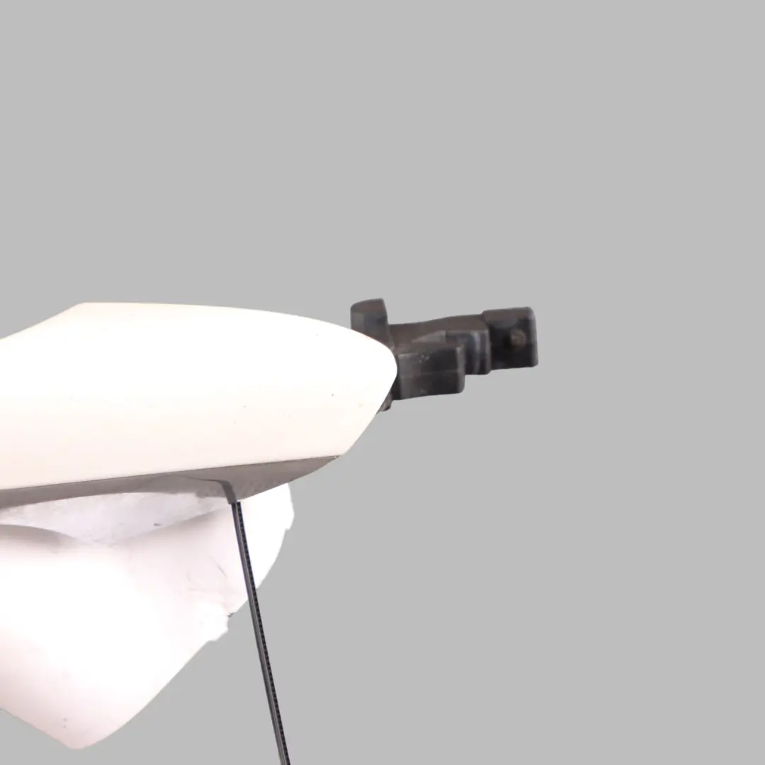 Tirador De Delantero Trasero Izquierdo Calcita Blanco - 650 para Mercedes W176 W204 con número de pieza A2047601370 Mercedes W176 W204 Tirador De Delantero Trasero Izquierdo Calcita Blanco - 650 - SKU A2047601370-DWM - Número de pieza A2047601370