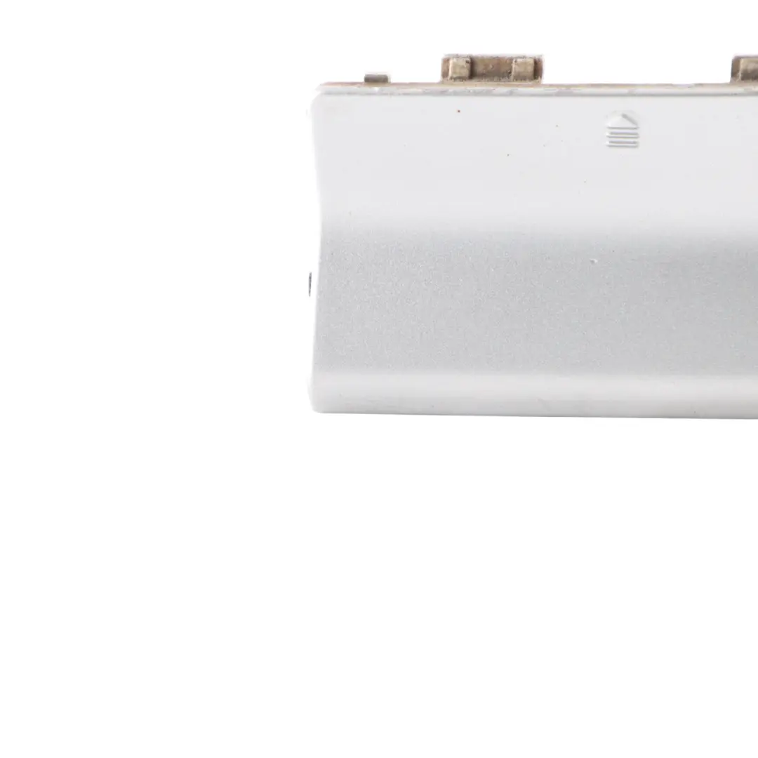 Paraurti posteriore Gancio traino Cap Iridium Silver Metallic 775 per Mercedes W204 con numero di parte A2048850226 Mercedes W204 Paraurti posteriore Gancio traino Cap Iridium Silver Metallic 775 - SKU A2048850226-IRS - Numero di parte A2048850226