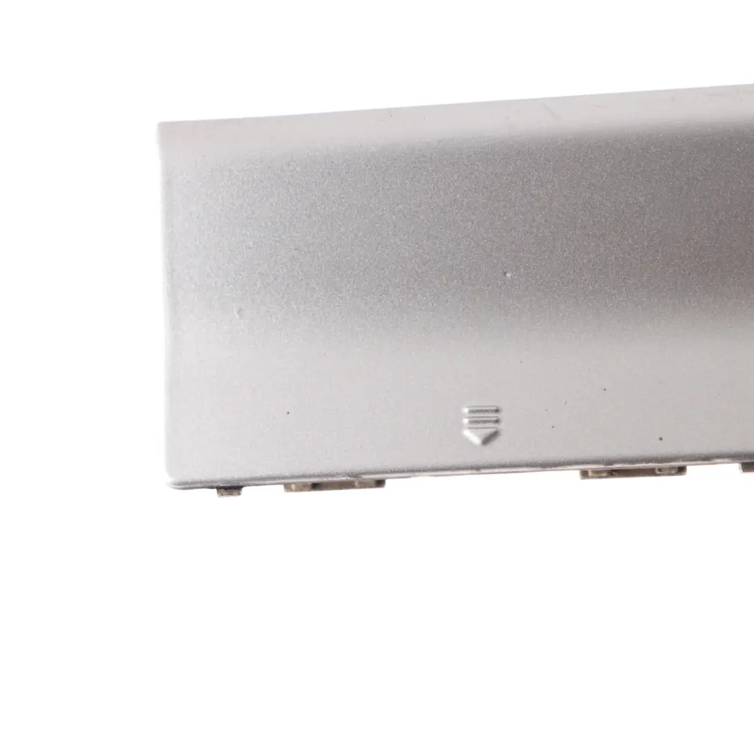 Tapa del gancho de remolque parachoques trasero Iridium Silver 775 para Mercedes W204 con número de pieza A2048850226 Mercedes W204 Tapa del gancho de remolque parachoques trasero Iridium Silver 775 - SKU A2048850226-IRS - Número de pieza A2048850226