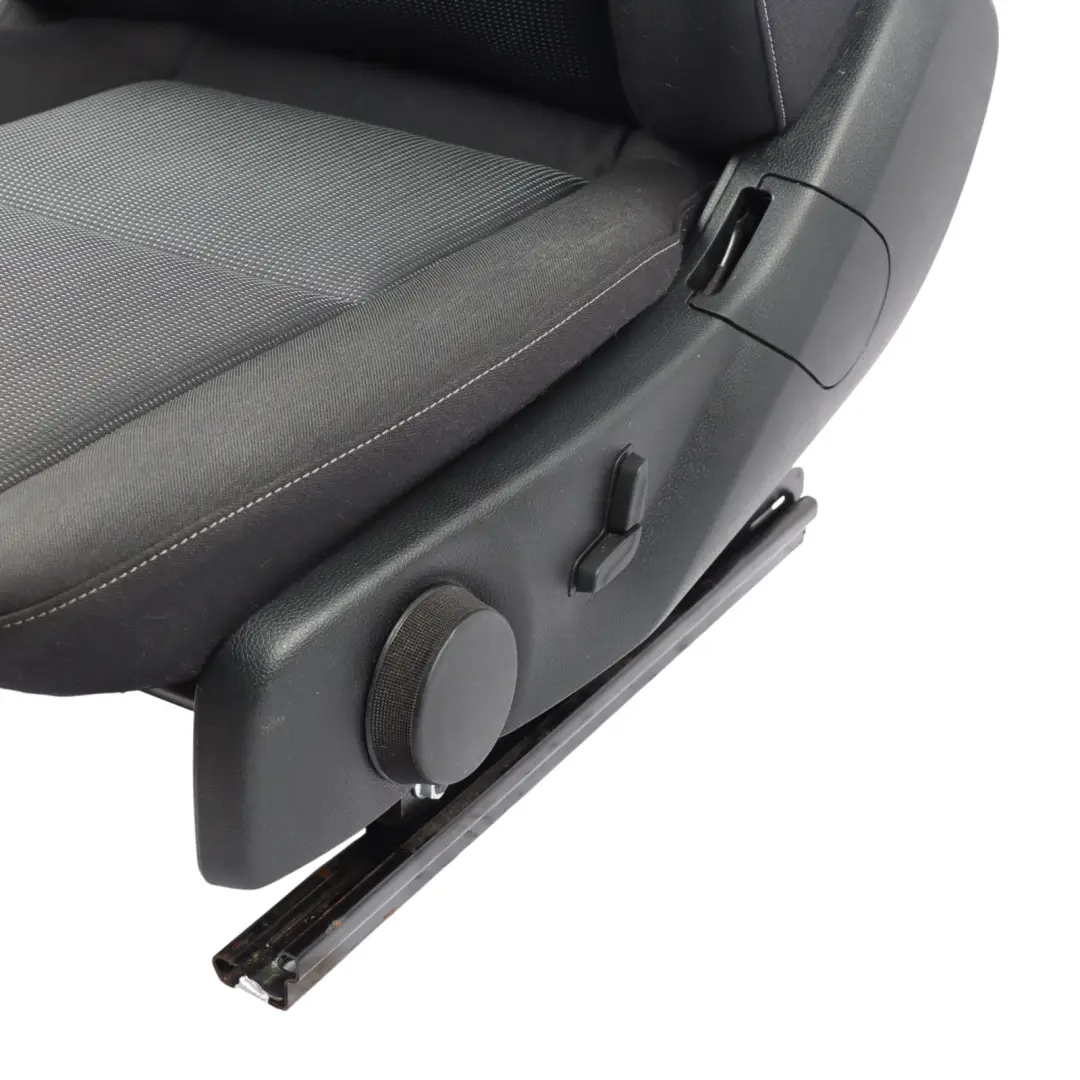 Sedile Anteriore Sinistro Tessuto Aberdeen Nero per Mercedes W204 con numero di parte A2049100347 Mercedes W204 Sedile Anteriore Sinistro Tessuto Aberdeen Nero - SKU A2049100347 - Numero di parte A2049100347