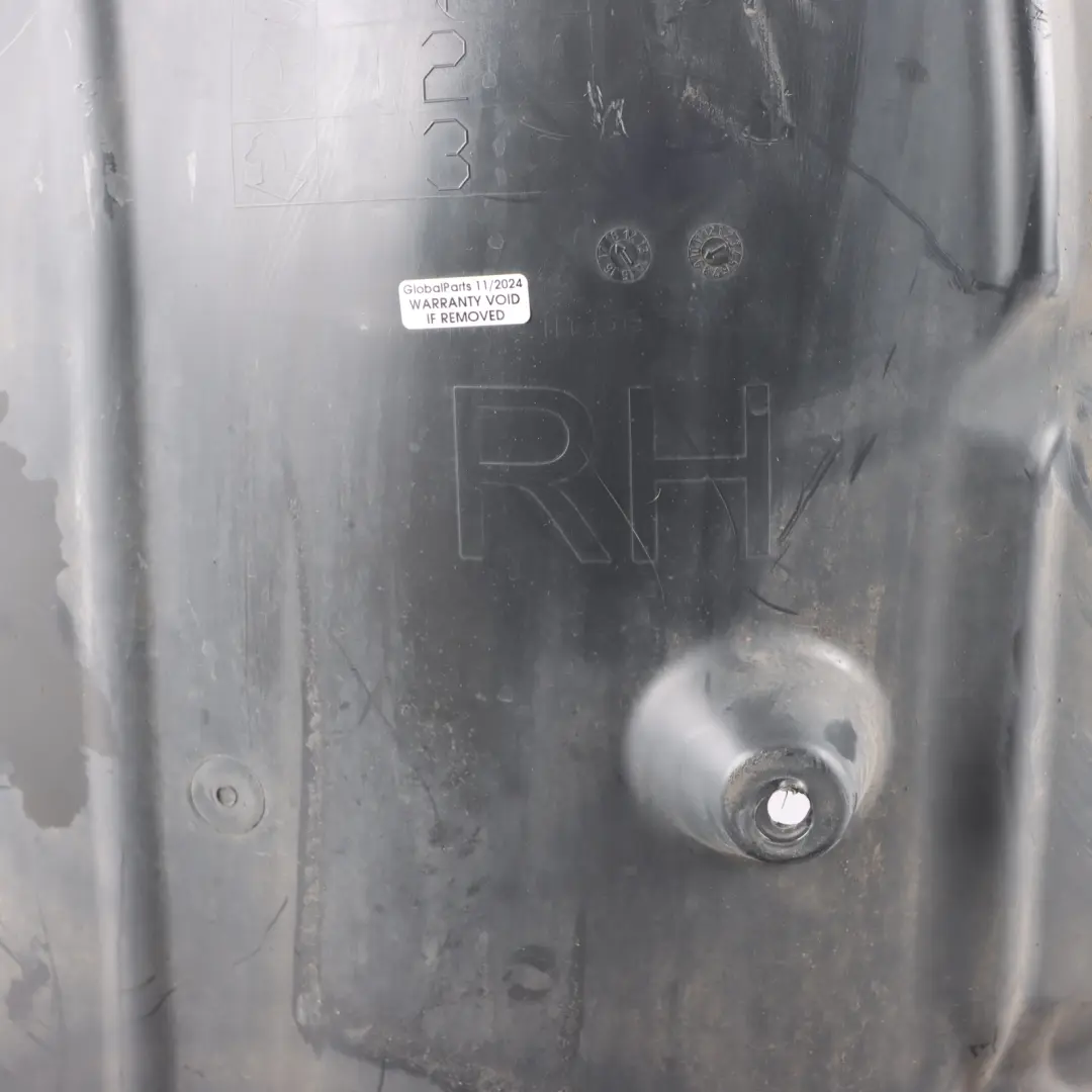 Rivestimento passaruota anteriore destro copertura per Mercedes W205 con numero di parte A2056913400 Mercedes W205 Rivestimento passaruota anteriore destro copertura - SKU A2056913400 - Numero di parte A2056913400