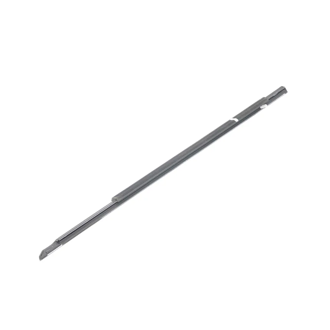 Mercedes W205 Joint d'étanchéité vitre avant droite Trim Strip Noir - SKU A2057204031-1 - Numéro de pièce A2057204031