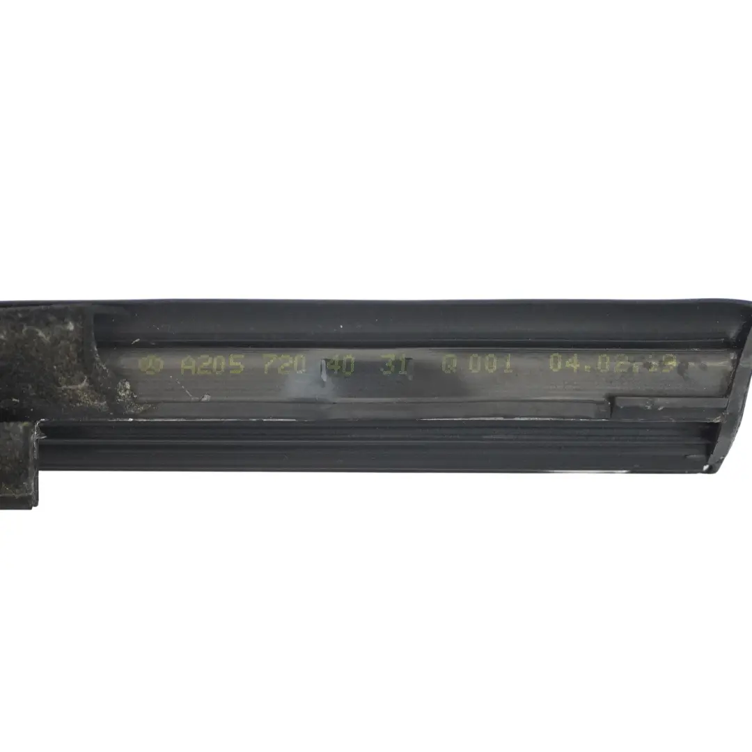 Guarnizione parabrezza anteriore destro Striscia nera per Mercedes W205 con numero di parte A2057204031 Mercedes W205 Guarnizione parabrezza anteriore destro Striscia nera - SKU A2057204031-1 - Numero di parte A2057204031