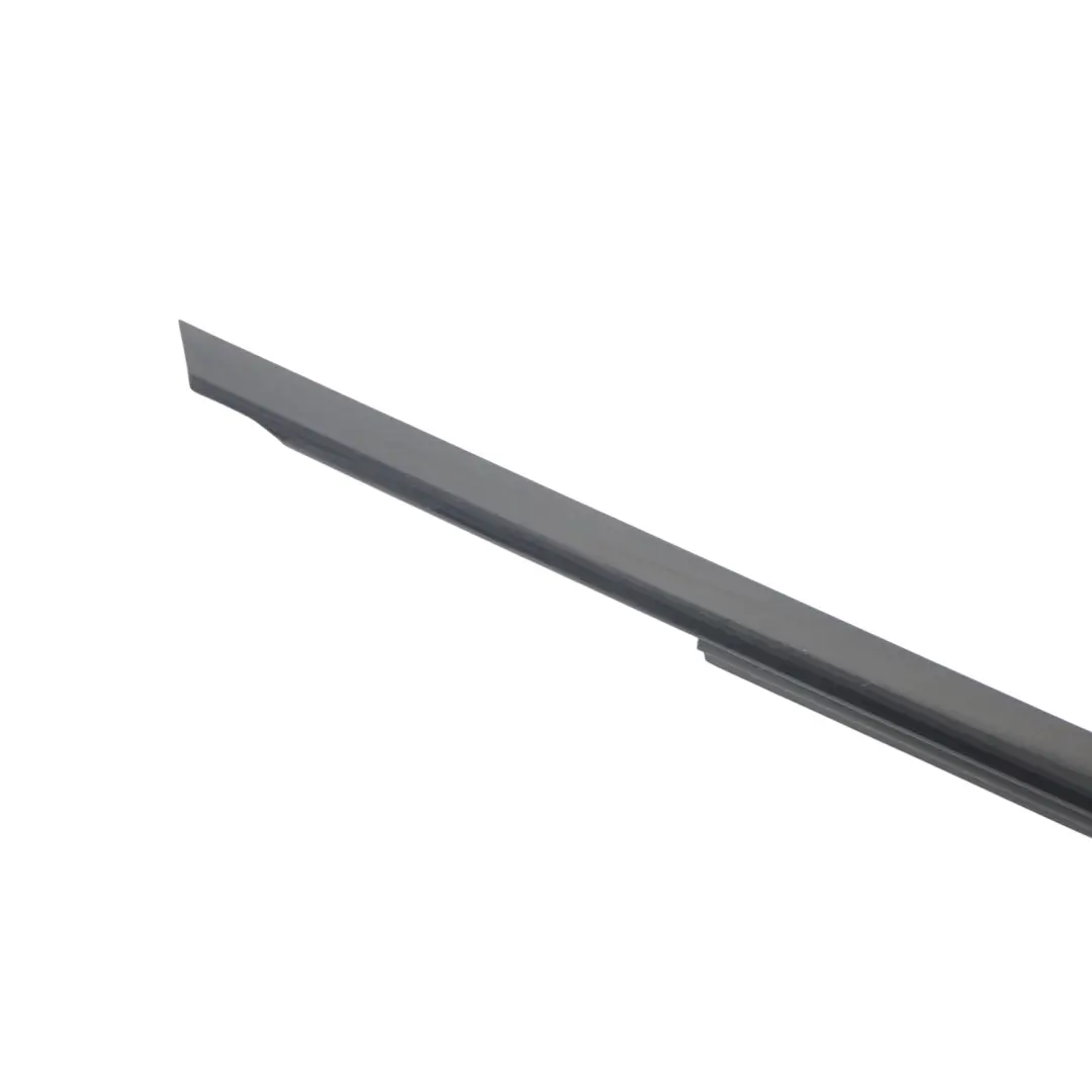 Mercedes W205 Joint d'étanchéité vitre avant droite Trim Strip Noir - SKU A2057204031-1 - Numéro de pièce A2057204031