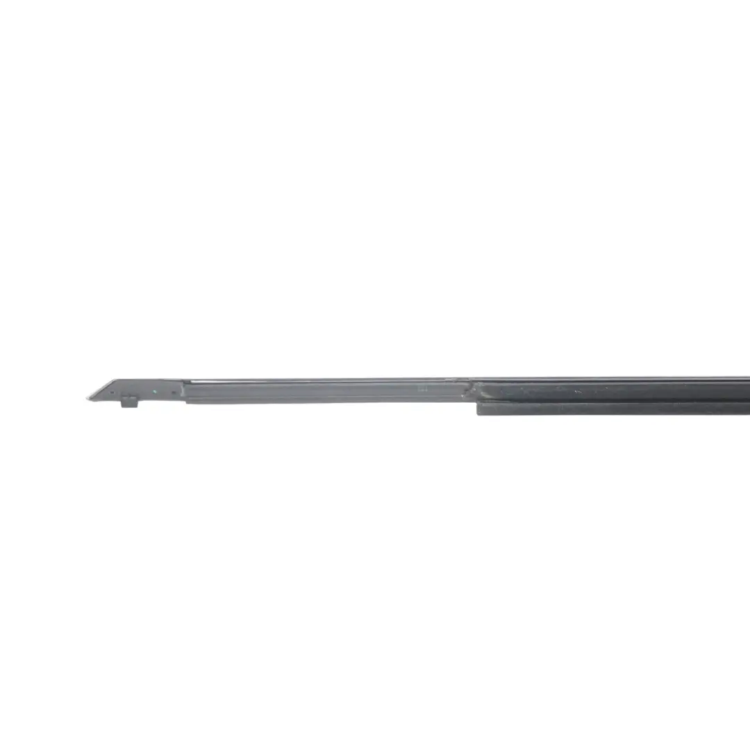 Embellecedor Rail Ventana Delantera Derecha Negro para Mercedes W205 con número de pieza A2057204031 Mercedes W205 Embellecedor Rail Ventana Delantera Derecha Negro - SKU A2057204031-1 - Número de pieza A2057204031