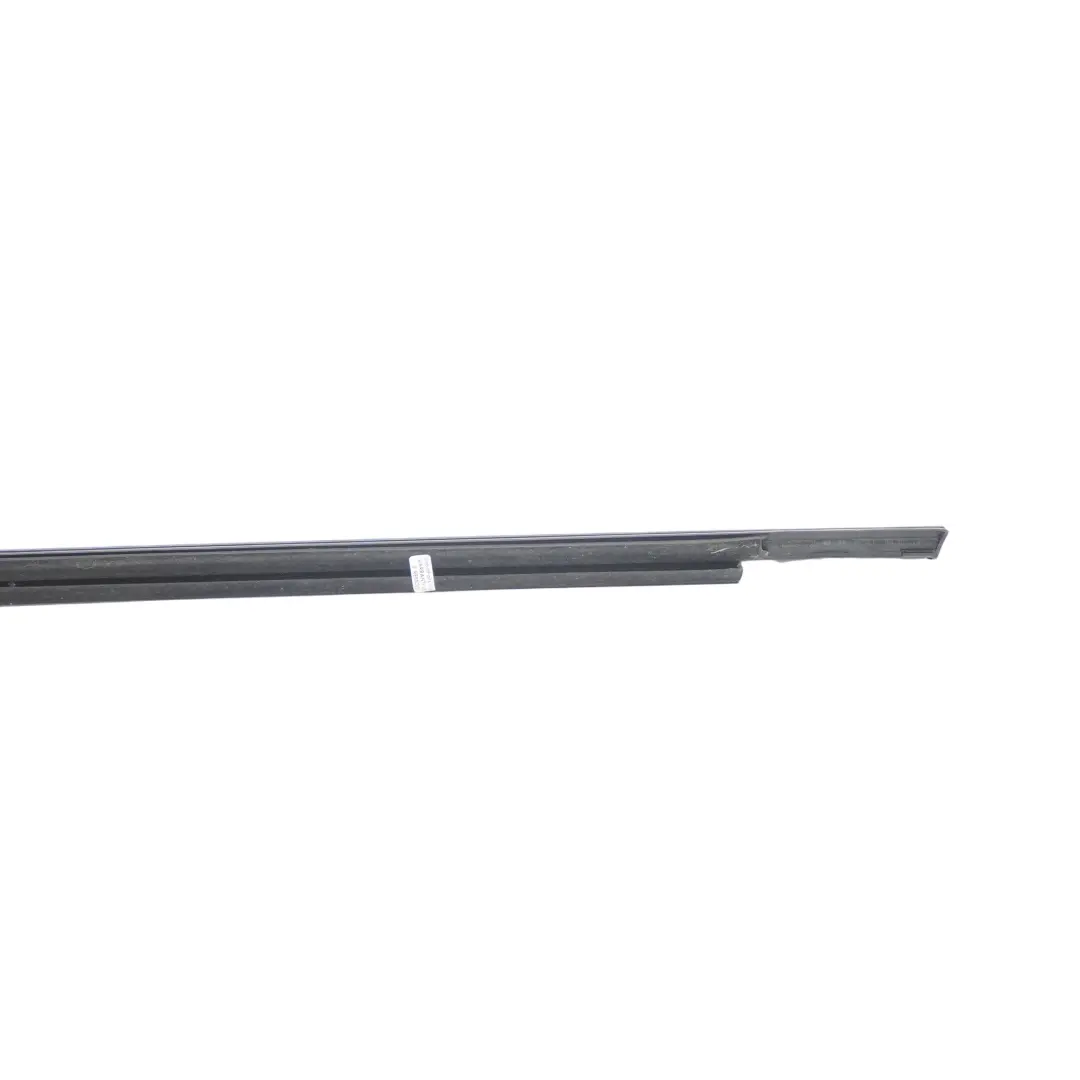 Mercedes W205 Joint d'étanchéité vitre avant droite Trim Strip Noir - SKU A2057204031-1 - Numéro de pièce A2057204031