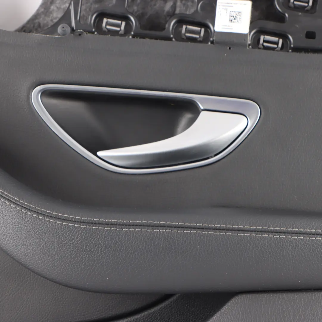 Scheda Porta Posteriore Destra Pannello Trim Nero per Mercedes W205 con numero di parte A2057306205 Mercedes W205 Scheda Porta Posteriore Destra Pannello Trim Nero - SKU A2057306205 - Numero di parte A2057306205