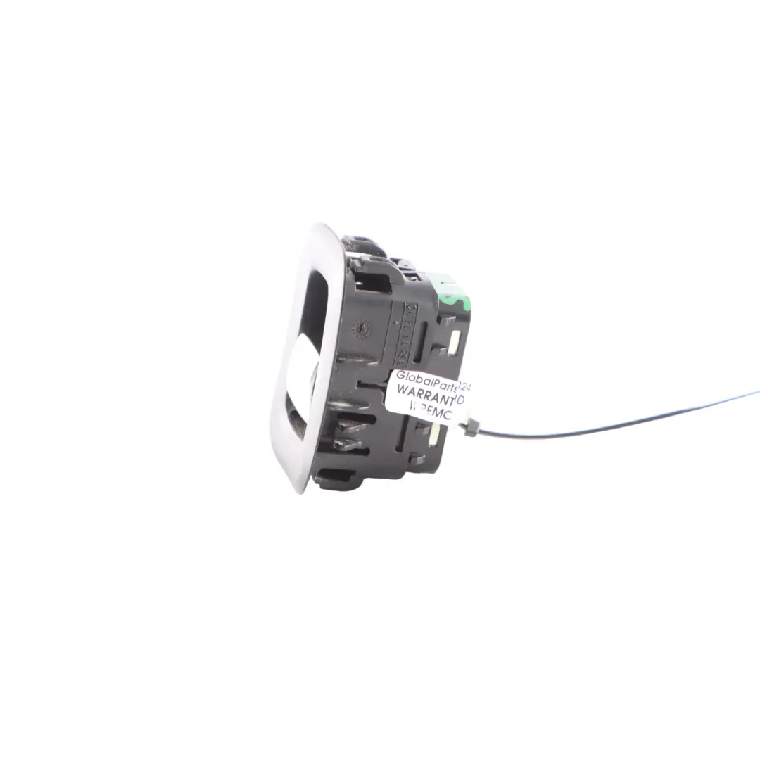 Mercedes W205 Couvercle de Coffre Hayon Panneau Bouton de Commande - SKU A2059051713 - Numéro de pièce A2059051713