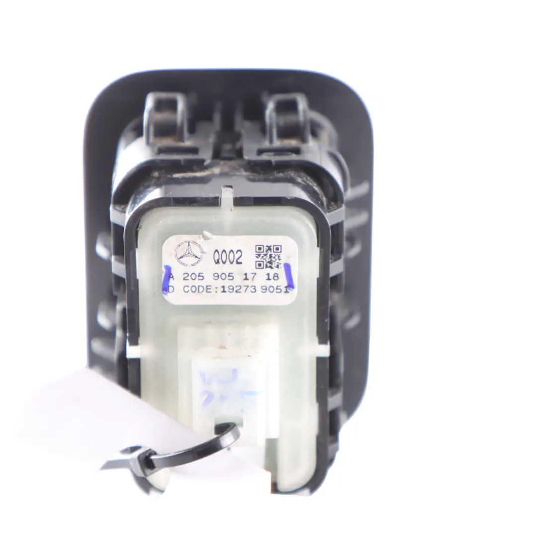 Interruttore controllo pulsante portellone bagagliaio per Mercedes W205 con numero di parte A2059051718 Mercedes W205 Interruttore controllo pulsante portellone bagagliaio - SKU A2059051718 - Numero di parte A2059051718