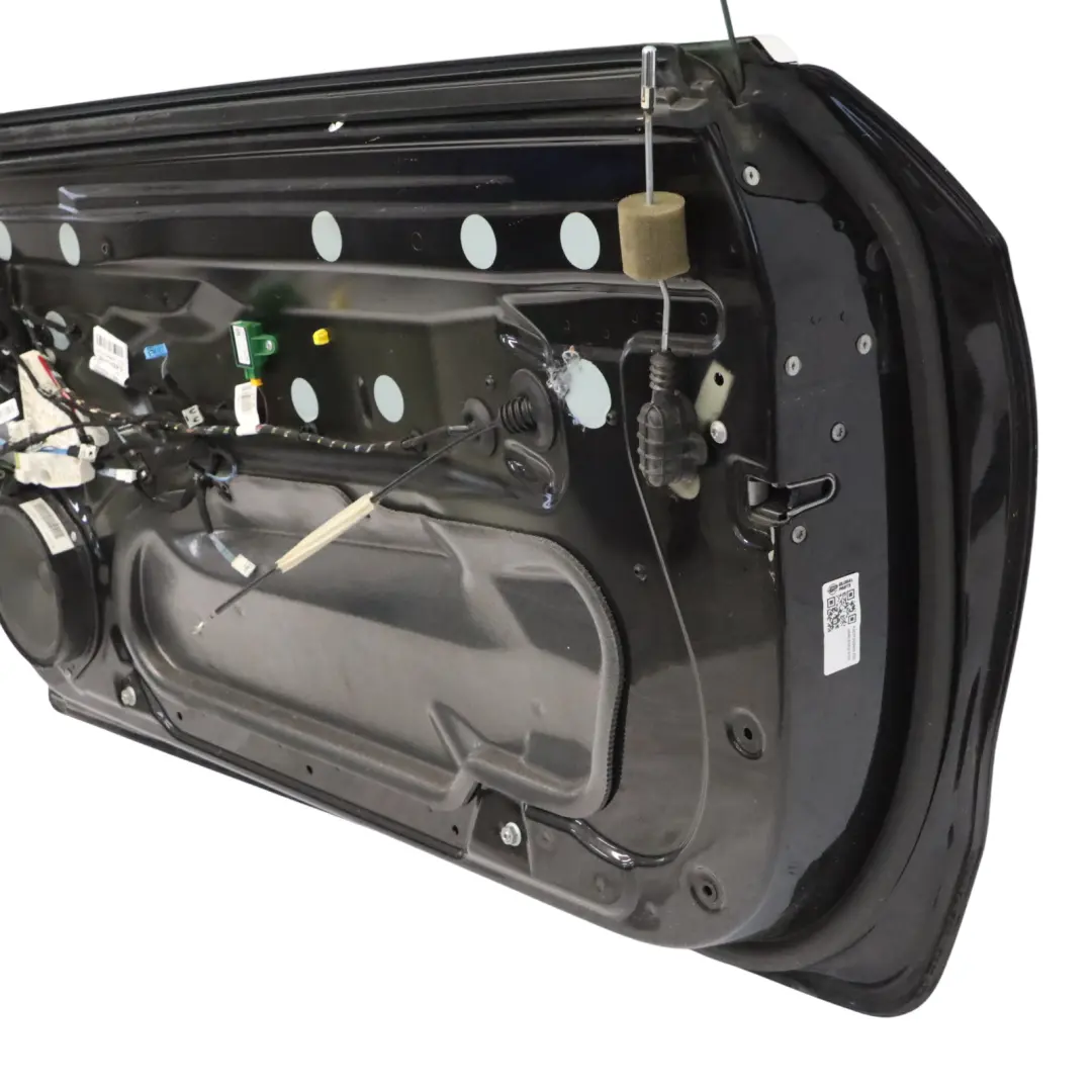 Porta anteriore destra Obsidian Black Metallic - 197 per Mercedes A207 Cabrio con numero di parte A2077200405 Mercedes A207 Cabrio Porta anteriore destra Obsidian Black Metallic - 197 - SKU A2077200405-OB - Numero di parte A2077200405