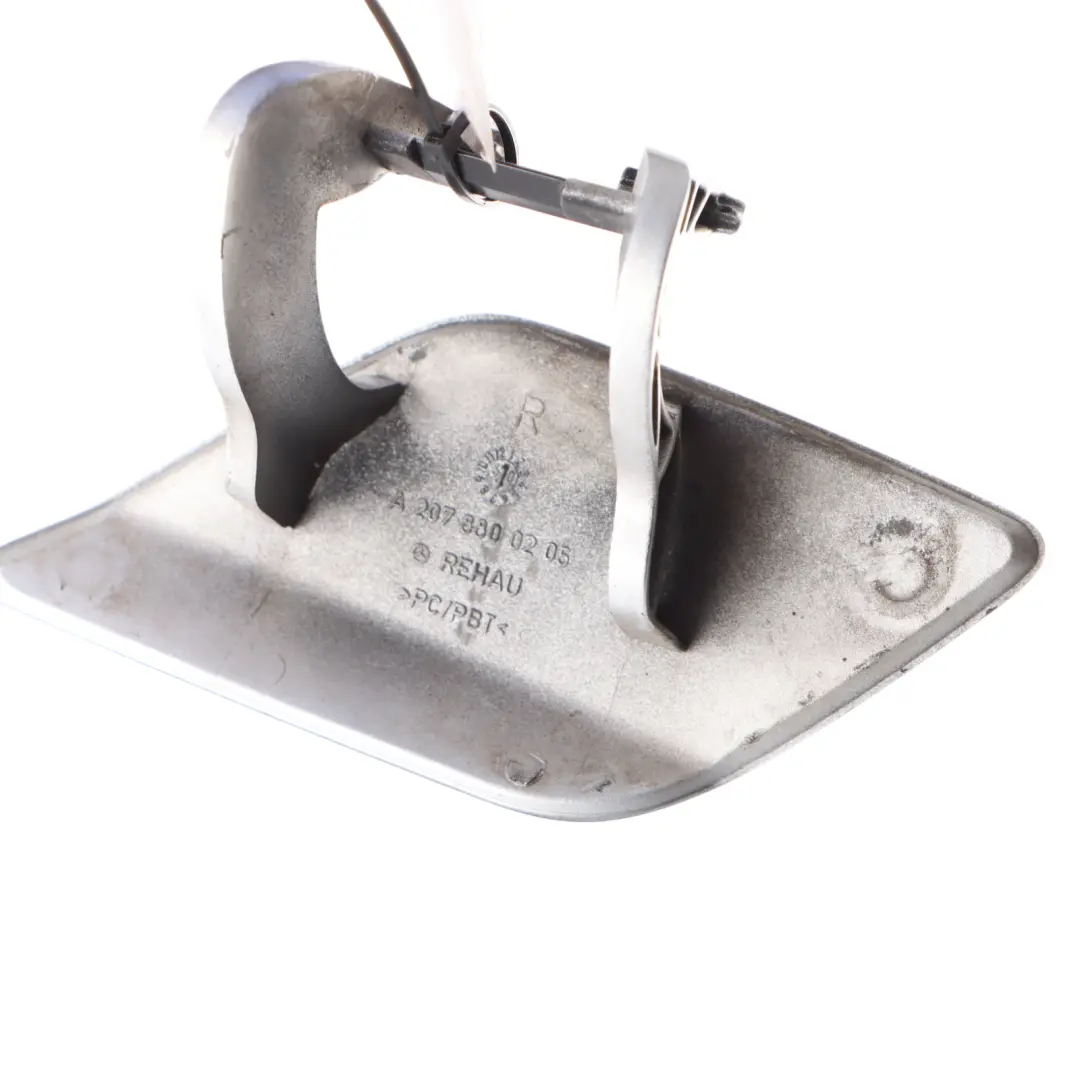 Mercedes W207 Cache-Lave-Phare Droit Argent Iridium Métallisé - 775 - SKU A2078800205-IRS - Numéro de pièce A2078800205