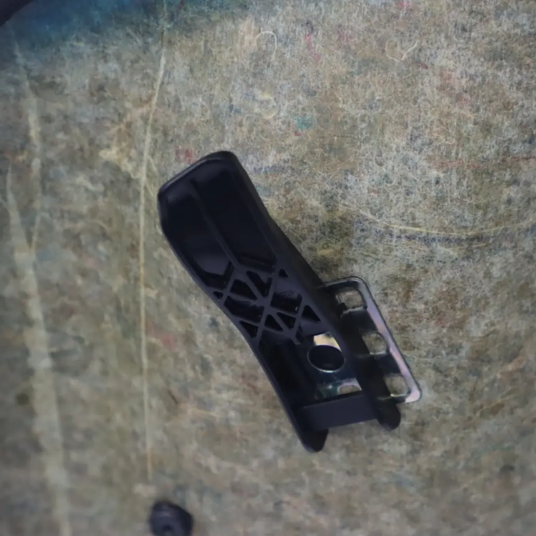 Siège avant dossier filet garniture gauche panneau pour Mercedes W209 à propos du numéro de pièce A2099101539 Mercedes W209 Siège avant dossier filet garniture gauche panneau - SKU A2099101539 - Numéro de pièce A2099101539