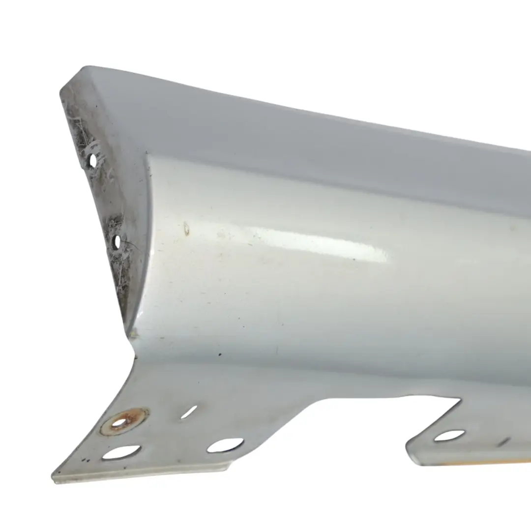 Seitenschweller Verkleidung Abdeckung Rechts Iridium Silber 775 für Mercedes W211 mit Teilenummer A2116980454 Mercedes W211 Seitenschweller Verkleidung Abdeckung Rechts Iridium Silber 775 - SKU A2116980454-IRS - Teilenummer A2116980454