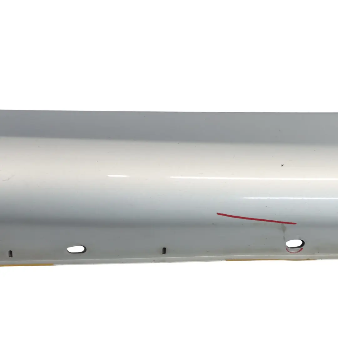 Latérale de porte couvre seuil droit Iridium Silver - 775 pour Mercedes W211 à propos du numéro de pièce A2116980454 Mercedes W211 Latérale de porte couvre seuil droit Iridium Silver - 775 - SKU A2116980454-IRS - Numéro de pièce A2116980454