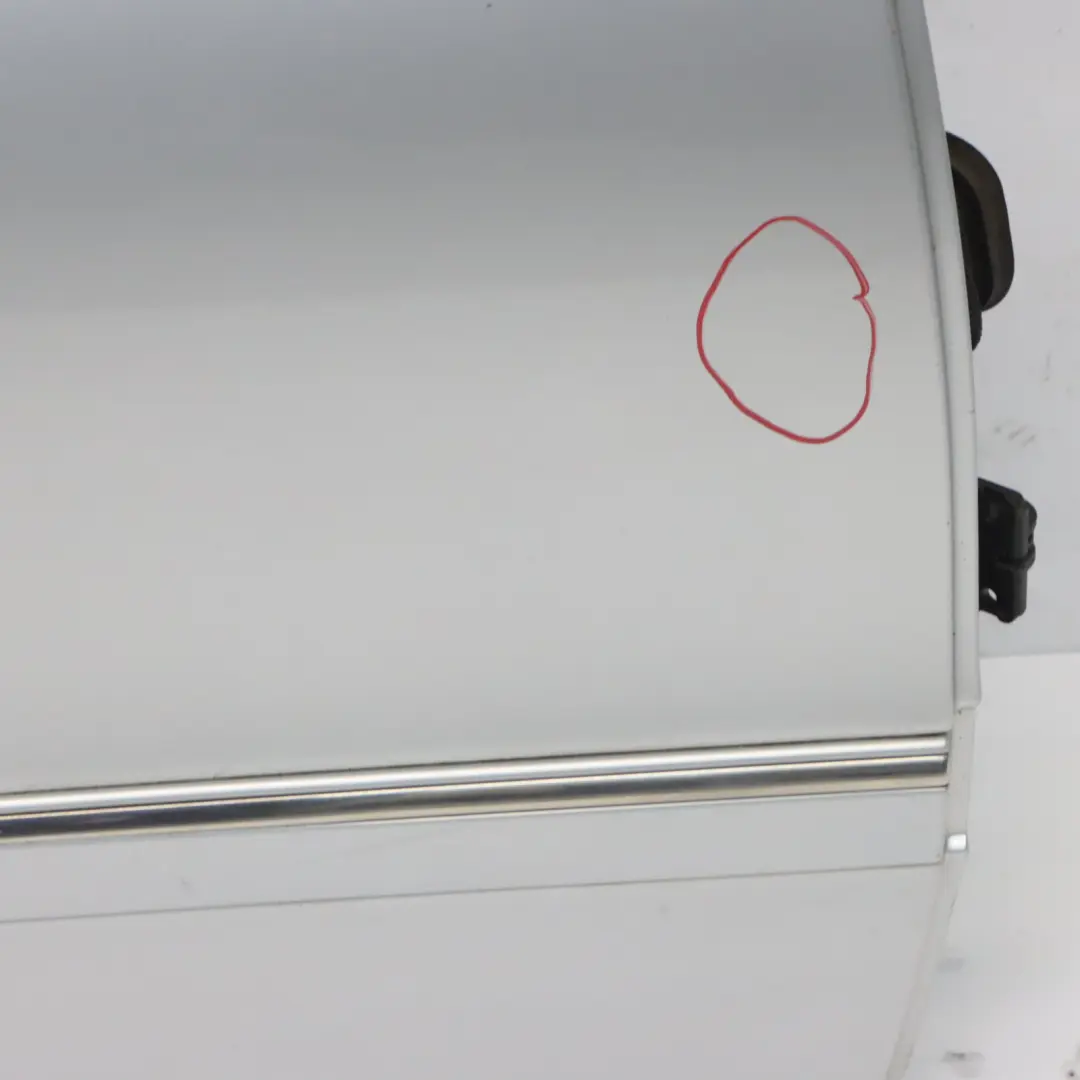 Porta posteriore destra Iridium Silver Metallic - 775 per Mercedes W211 con numero di parte A2117300205 Mercedes W211 Porta posteriore destra Iridium Silver Metallic - 775 - SKU A2117300205-IRS - Numero di parte A2117300205
