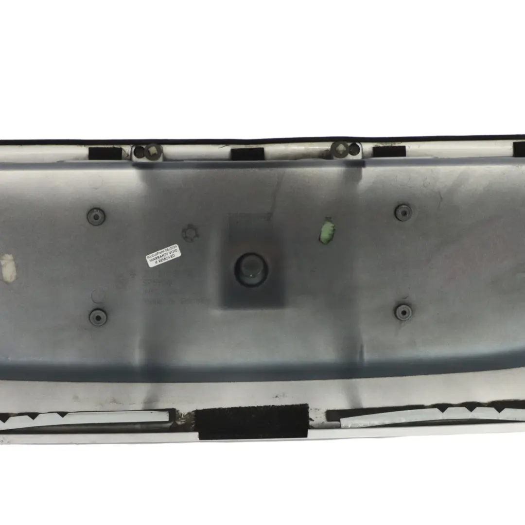 Coperchio del baule Copri Numero Targa Iridium Silver - 775 per Mercedes W211 con numero di parte A2118100173 Mercedes W211 Coperchio del baule Copri Numero Targa Iridium Silver - 775 - SKU A2118100173-IRS - Numero di parte A2118100173