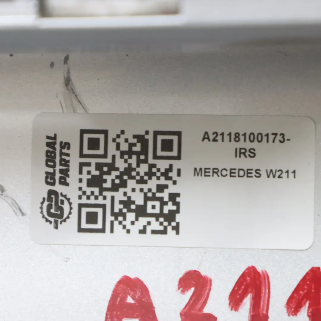 Mercedes W211 Couvercle coffre Plaque d'immatriculation Argent Iridium - 775 - SKU A2118100173-IRS - Numéro de pièce A2118100173
