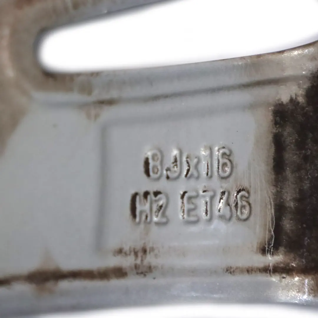 Silber Leichtmetallfelge 5-Doppelspeiche 16" ET:46 8J für Mercedes W212 mit Teilenummer A2124010202 Mercedes W212 Silber Leichtmetallfelge 5-Doppelspeiche 16" ET:46 8J - SKU A2124010202-1 - Teilenummer A2124010202