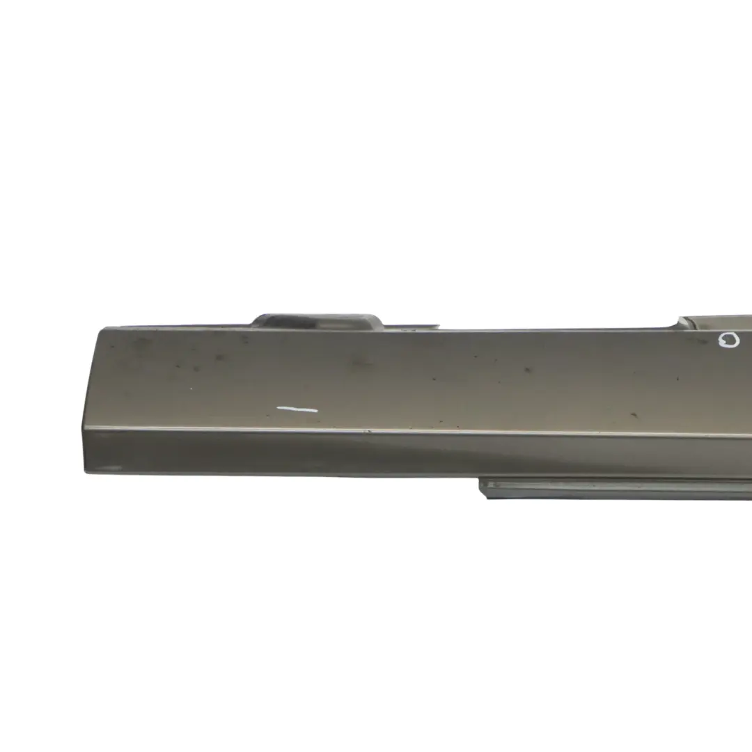 Copertura minigonna laterale destra Indium Grey - 963 per Mercedes W212 con numero di parte A2126980254 Mercedes W212 Copertura minigonna laterale destra Indium Grey - 963 - SKU A2126980254-ING - Numero di parte A2126980254