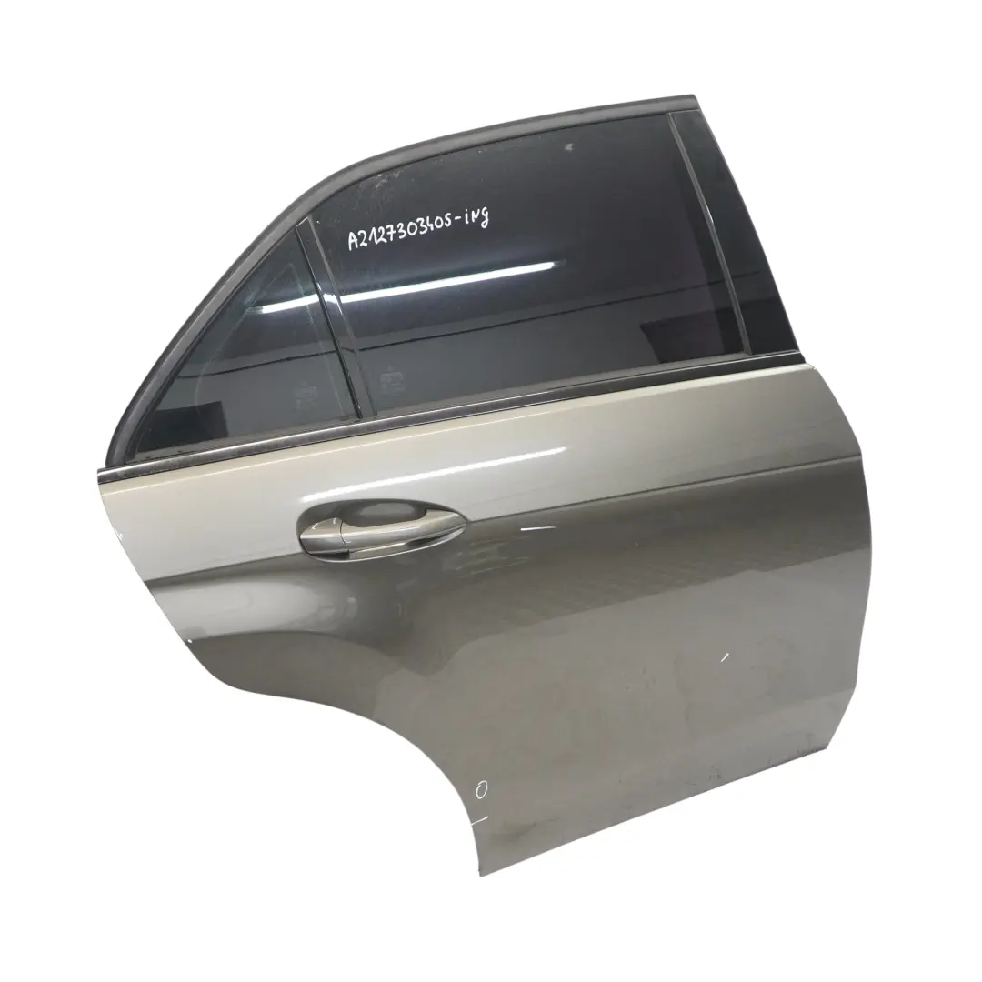 Puerta Trasera Derecha Indium Grey Metallic - 963 para Mercedes W212 Berlina con número de pieza A2127303405 Mercedes W212 Berlina Puerta Trasera Derecha Indium Grey Metallic - 963 - SKU A2127303405-ING - Número de pieza A2127303405