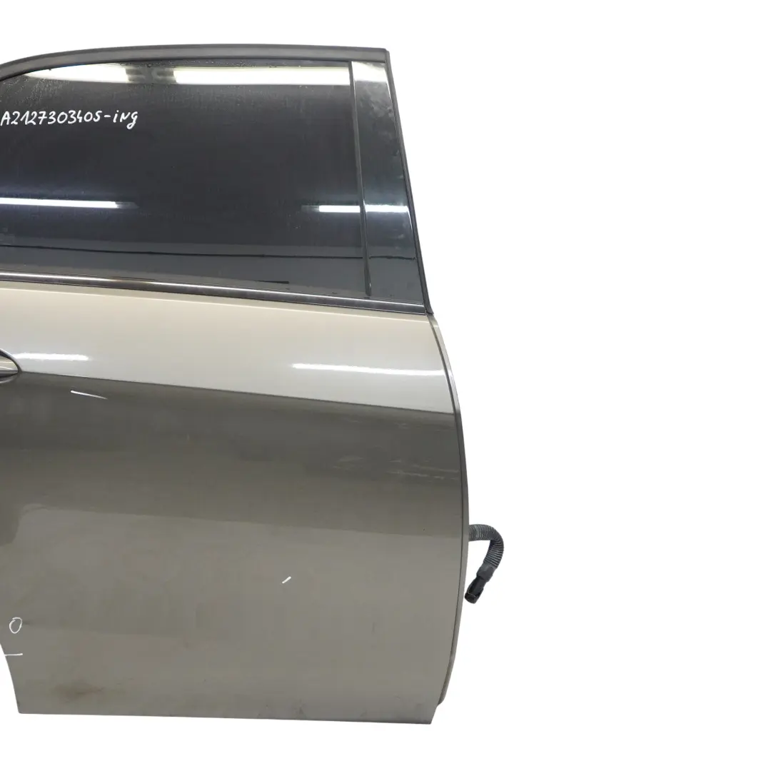Porta posteriore destra Indium Grey Metallic - 963 per Mercedes W212 con numero di parte A2127303405 Mercedes W212 Porta posteriore destra Indium Grey Metallic - 963 - SKU A2127303405-ING - Numero di parte A2127303405