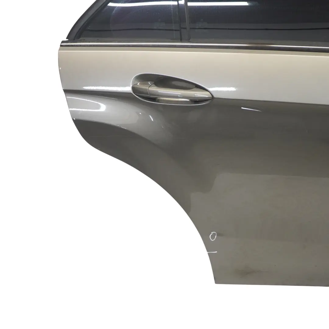 Arrière Droite Indium Métallisé - 963 pour Mercedes W212 Saloon Porte à propos du numéro de pièce A2127303405 Mercedes W212 Saloon Porte Arrière Droite Indium Métallisé - 963 - SKU A2127303405-ING - Numéro de pièce A2127303405