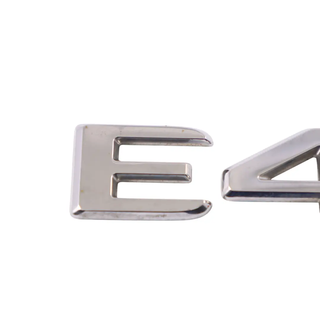 trasera maletero Adherido Emblema Lettering E450 para Mercedes A238 con número de pieza A2138178200 Mercedes A238 trasera maletero Adherido Emblema Lettering E450 - SKU A2138178200 - Número de pieza A2138178200