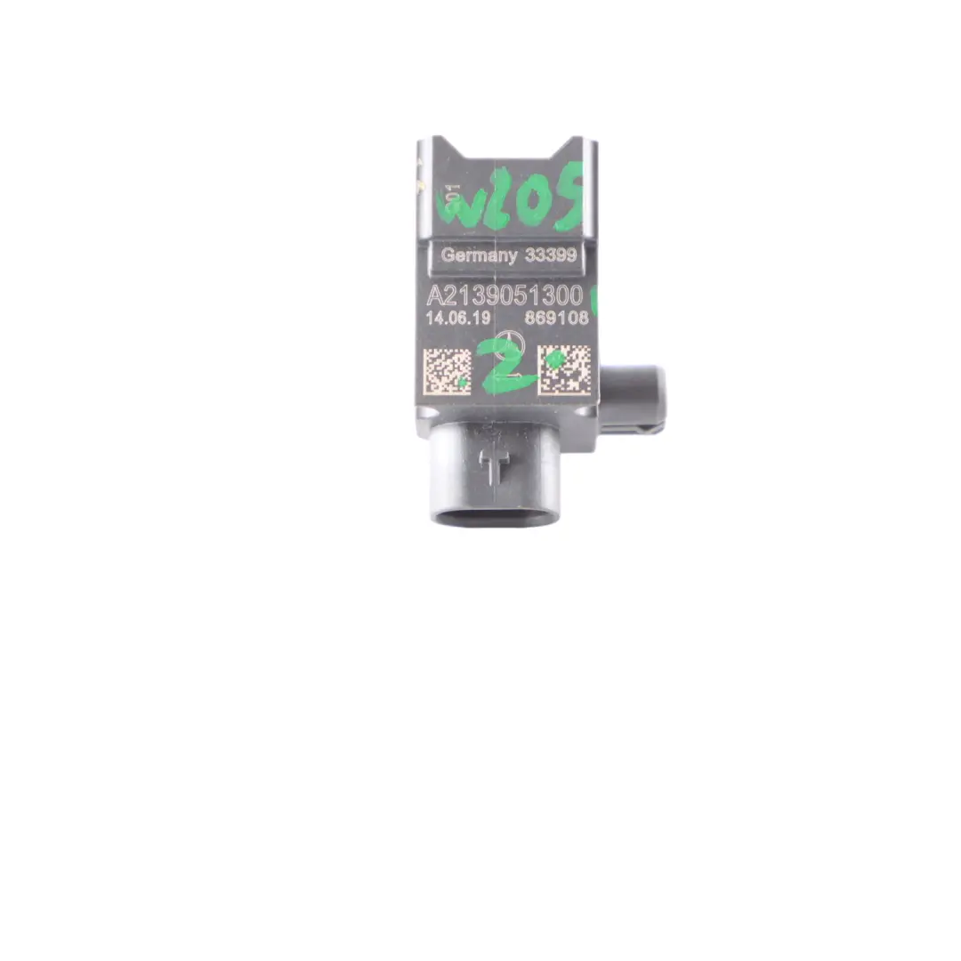 Mercedes W205 Crash Impacto Aceleración Sensor Izquierda Derecha - SKU A2139051300 - Número de pieza A2139051300