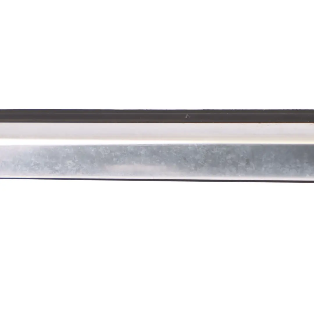 Joint d'étanchéité vitre extérieure porte avant droite pour Mercedes X218 à propos du numéro de pièce A2187200424 Mercedes X218 Joint d'étanchéité vitre extérieure porte avant droite - SKU A2187200424 - Numéro de pièce A2187200424