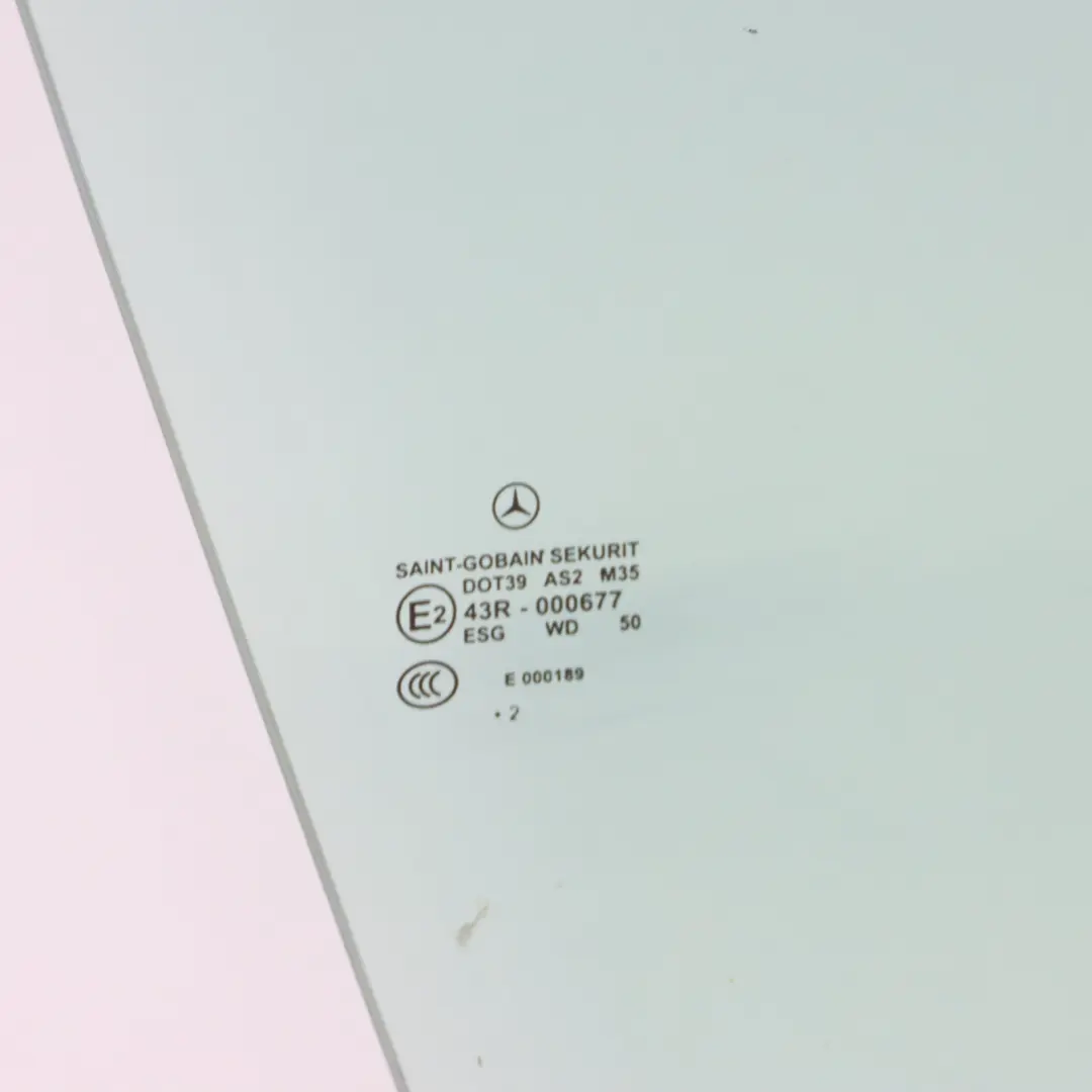Vitre de porte avant droite AS2 pour Mercedes X218 à propos du numéro de pièce A2187250210 Mercedes X218 Vitre de porte avant droite AS2 - SKU A2187250210 - Numéro de pièce A2187250210