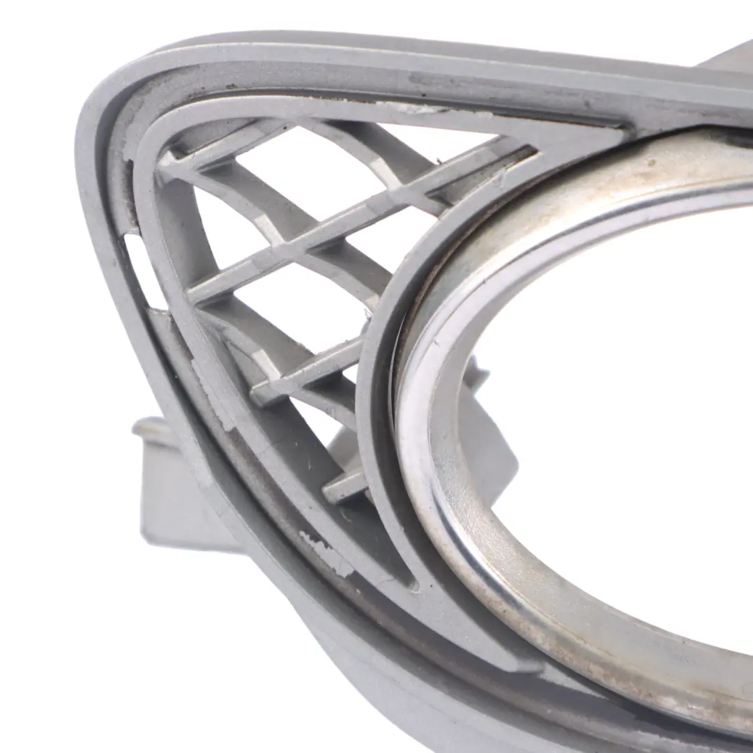 Pare-chocs avant Feu antibrouillard Grille droite pour Mercedes C219 à propos du numéro de pièce A2198851623 Mercedes C219 Pare-chocs avant Feu antibrouillard Grille droite - SKU A2198851623 - Numéro de pièce A2198851623