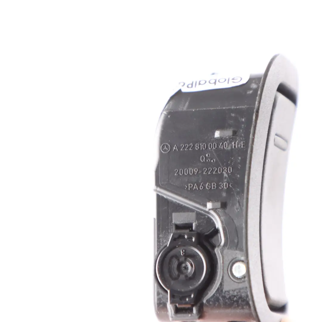 Gancho para ropa en el techo Izquierda Derecha para Mercedes C205 con número de pieza A2228100040 Mercedes C205 Gancho para ropa en el techo Izquierda Derecha - SKU A2228100040 - Número de pieza A2228100040