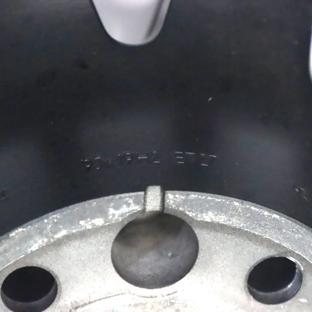 Przednia Czarna Felga Aluminiowa 19'' 9J ET:27 do Mercedes SL R231 o numerze A2314010200 Mercedes SL R231 Przednia Czarna Felga Aluminiowa 19'' 9J ET:27 - SKU A2314010200-1 - Numer Części A2314010200