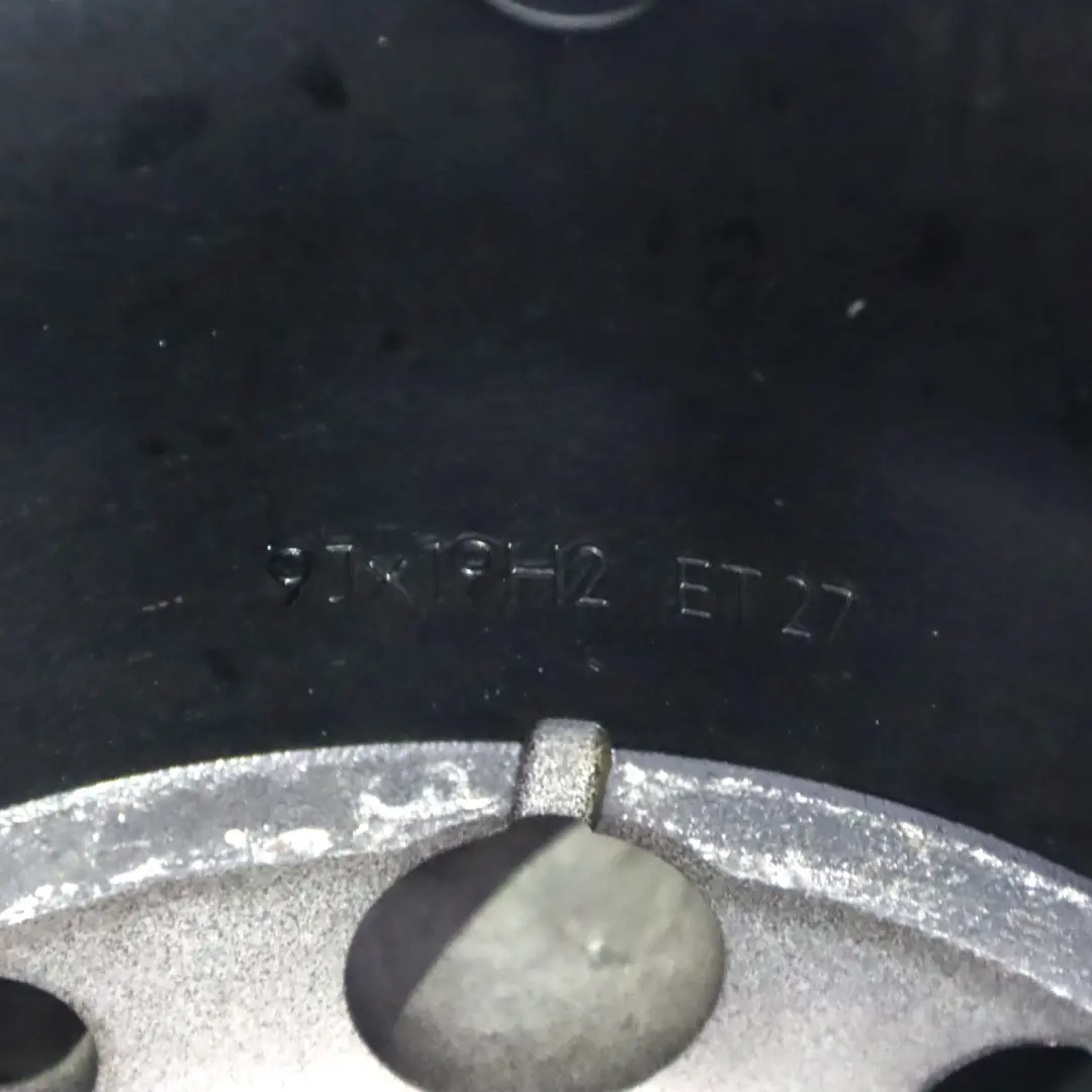 Cerchio anteriore in lega nera 19'' 9J ET:27 per Mercedes SL R231 AMG con numero di parte A2314010200 Mercedes SL R231 AMG Cerchio anteriore in lega nera 19'' 9J ET:27 - SKU A2314010200-1 - Numero di parte A2314010200