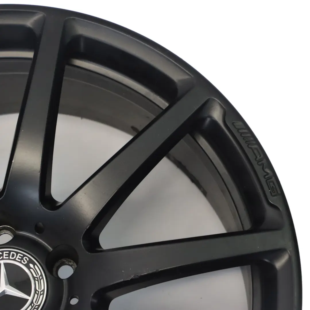 Przednia Czarna Felga Aluminiowa 19'' 9J ET:27 do Mercedes SL R231 o numerze A2314010200 Mercedes SL R231 Przednia Czarna Felga Aluminiowa 19'' 9J ET:27 - SKU A2314010200-1 - Numer Części A2314010200