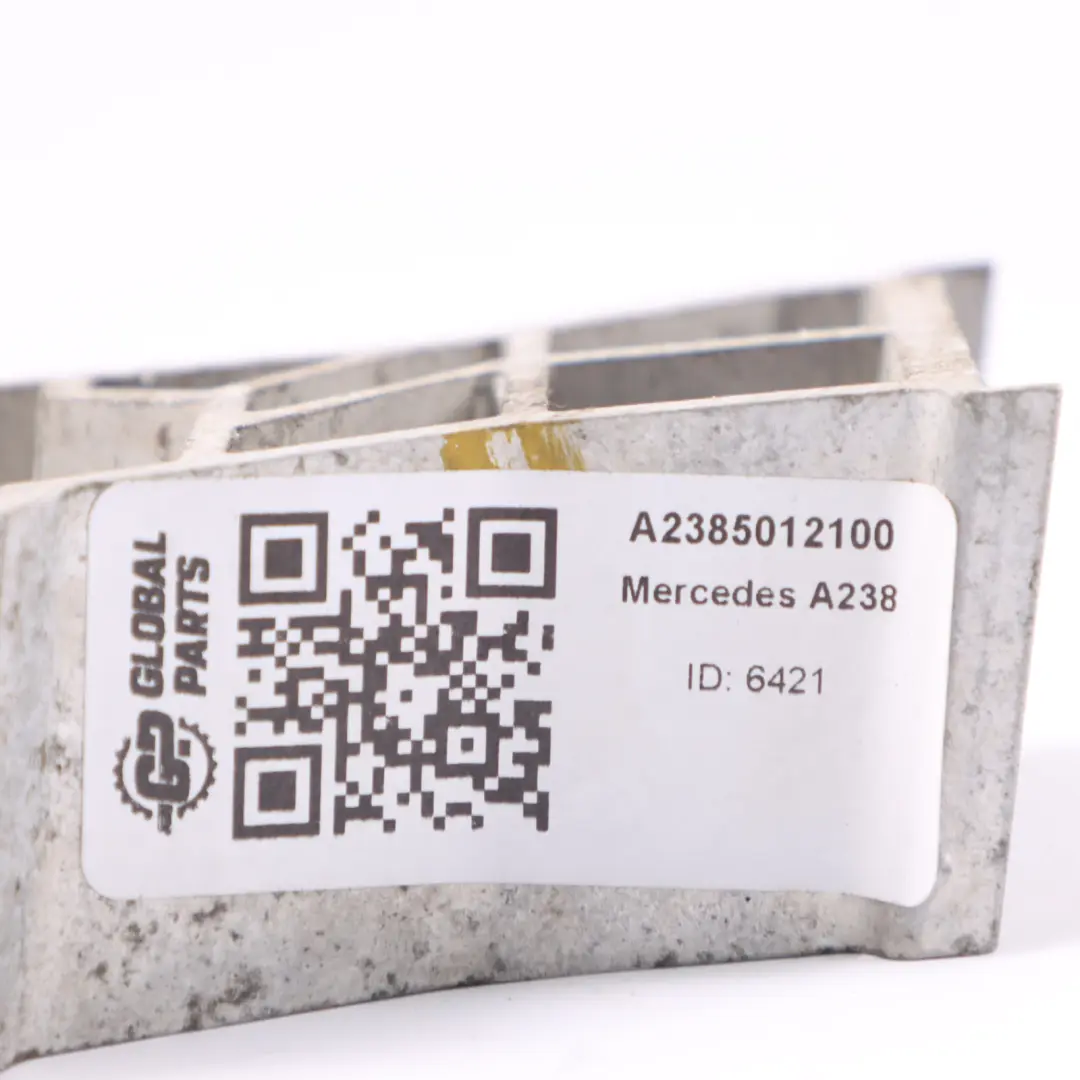 Uchwyt Wspornik Chłodnicy Lewy do Mercedes A238 o numerze A2385012100 Mercedes A238 Uchwyt Wspornik Chłodnicy Lewy - SKU A2385012100 - Numer Części A2385012100