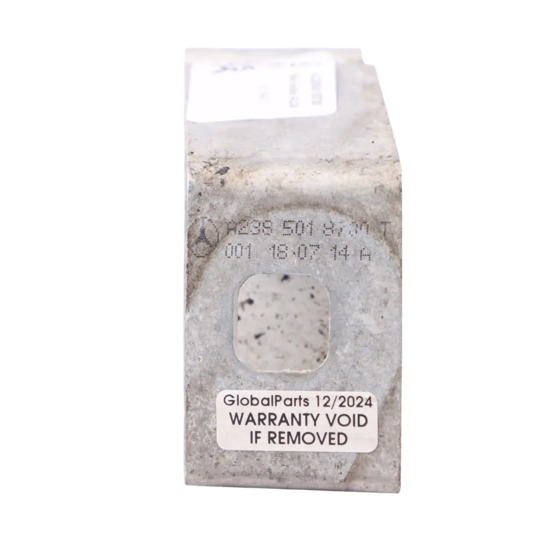 Uchwyt Wspornik Chłodnicy Prawy do Mercedes A238 o numerze A2385018700 Mercedes A238 Uchwyt Wspornik Chłodnicy Prawy - SKU A2385018700 - Numer Części A2385018700