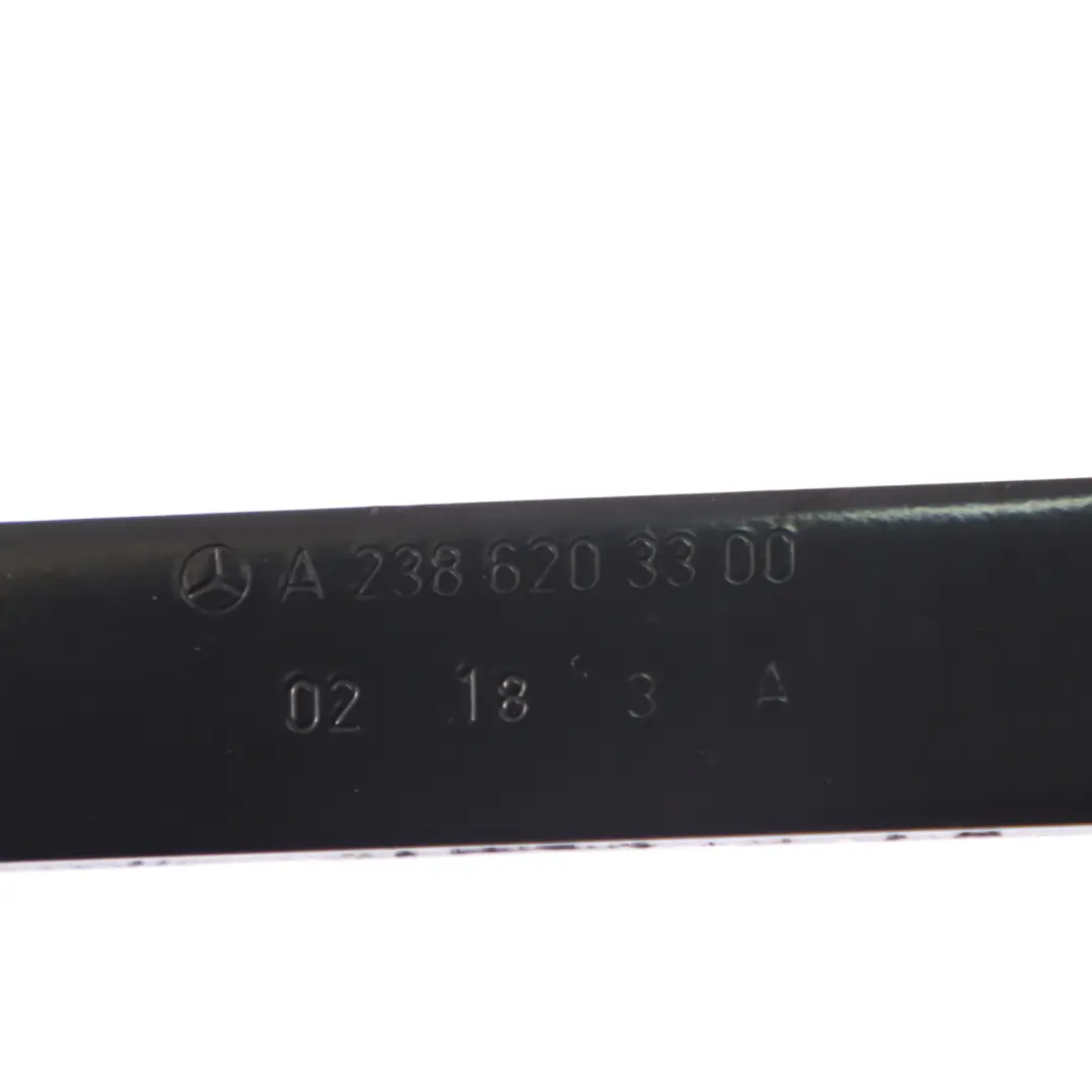 Chiusura cappuccio Puntone Bonnet Bloccaggio staffa per Mercedes A238 con numero di parte A2386203300 Mercedes A238 Chiusura cappuccio Puntone Bonnet Bloccaggio staffa - SKU A2386203300 - Numero di parte A2386203300