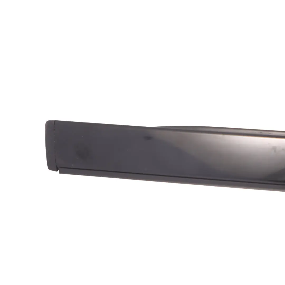 Mercedes A238 Déflecteur d'eau avant Bande de seuil droite - SKU A2386905200 - Numéro de pièce A2386905200