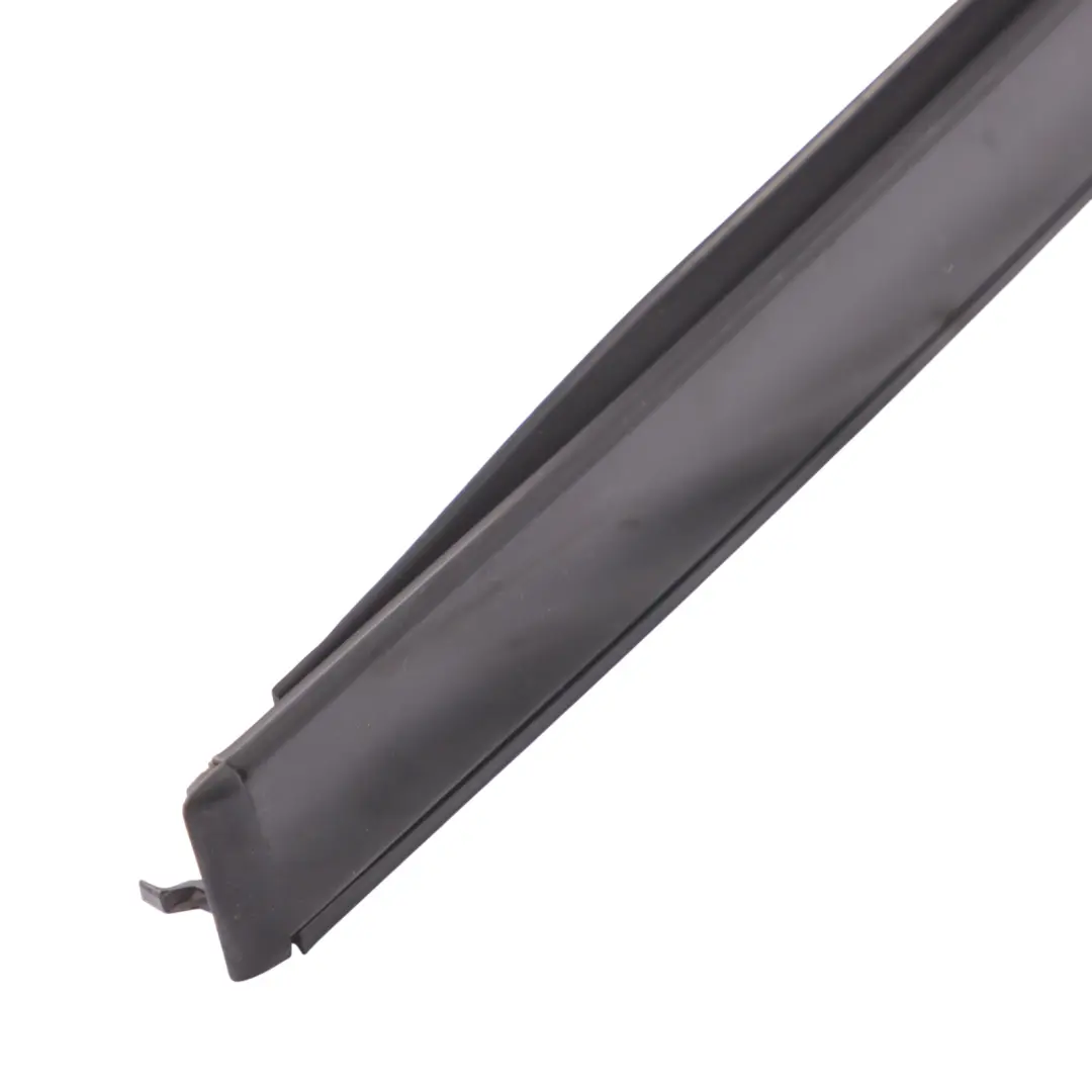 Mercedes A238 Déflecteur d'eau avant Bande de seuil droite - SKU A2386905200 - Numéro de pièce A2386905200
