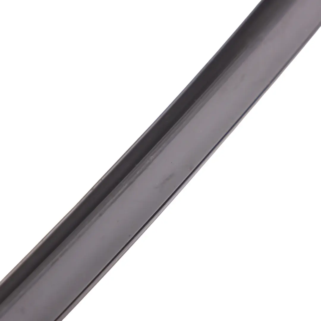 Mercedes A238 Déflecteur d'eau avant Bande de seuil droite - SKU A2386905200 - Numéro de pièce A2386905200