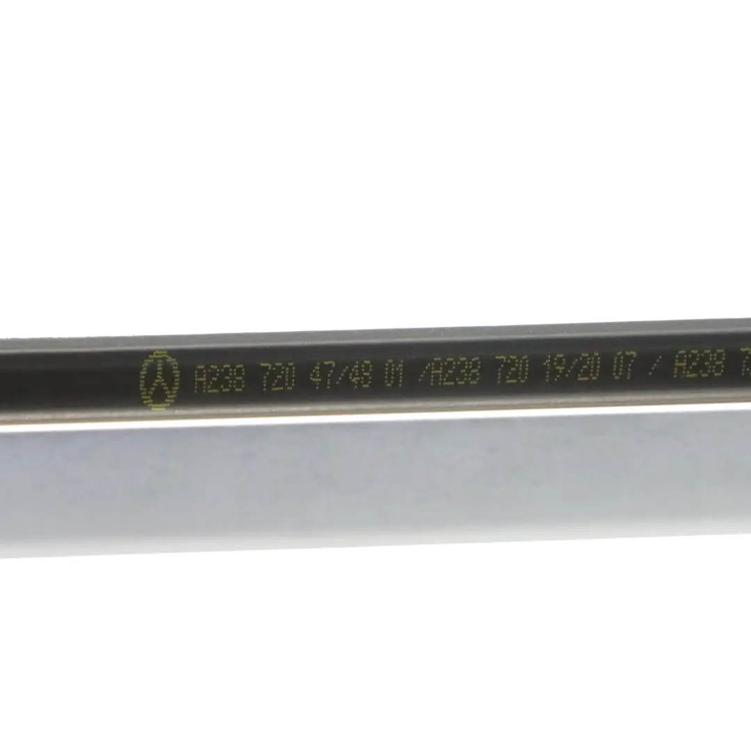 Joint Porte Moulure Avant Gauche pour Mercedes A238 Cabriolet à propos du numéro de pièce A2387202307 Mercedes A238 Cabriolet Joint Porte Moulure Avant Gauche - SKU A2387202307 - Numéro de pièce A2387202307