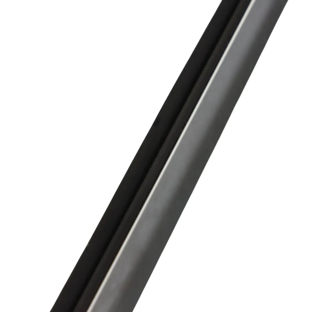 Striscia tenuta della Modanatura sinistra per Mercedes A238 Cabrio con numero di parte A2387202307 Mercedes A238 Cabrio Striscia tenuta della Modanatura sinistra - SKU A2387202307 - Numero di parte A2387202307