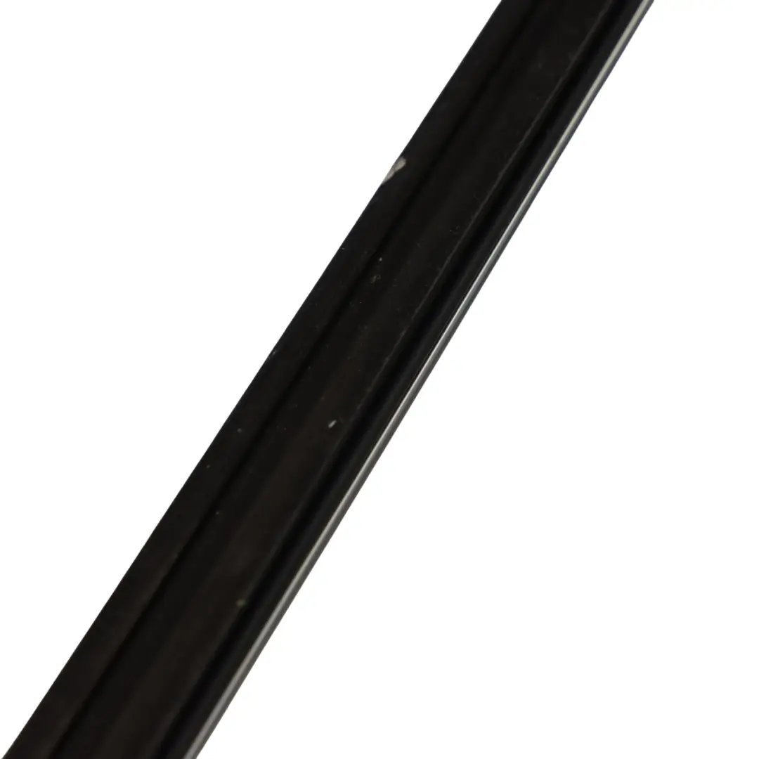 Sellado Puerta Moldura Delantera Izquierda para Mercedes A238 Convertible con número de pieza A2387202307 Mercedes A238 Convertible Sellado Puerta Moldura Delantera Izquierda - SKU A2387202307 - Número de pieza A2387202307