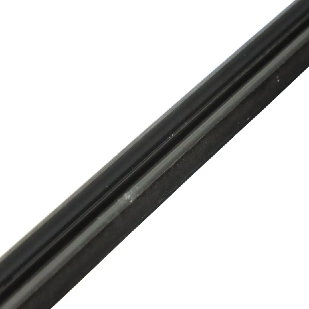 Striscia tenuta della Modanatura sinistra per Mercedes A238 Cabrio con numero di parte A2387202307 Mercedes A238 Cabrio Striscia tenuta della Modanatura sinistra - SKU A2387202307 - Numero di parte A2387202307
