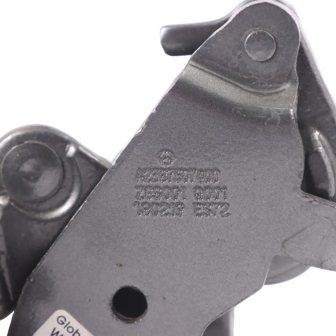 Charnière de coffre arrière droite Selenite Grey 992 pour Mercedes A238 à propos du numéro de pièce A2387507400 Mercedes A238 Charnière de coffre arrière droite Selenite Grey 992 - SKU A2387507400-SEL - Numéro de pièce A2387507400