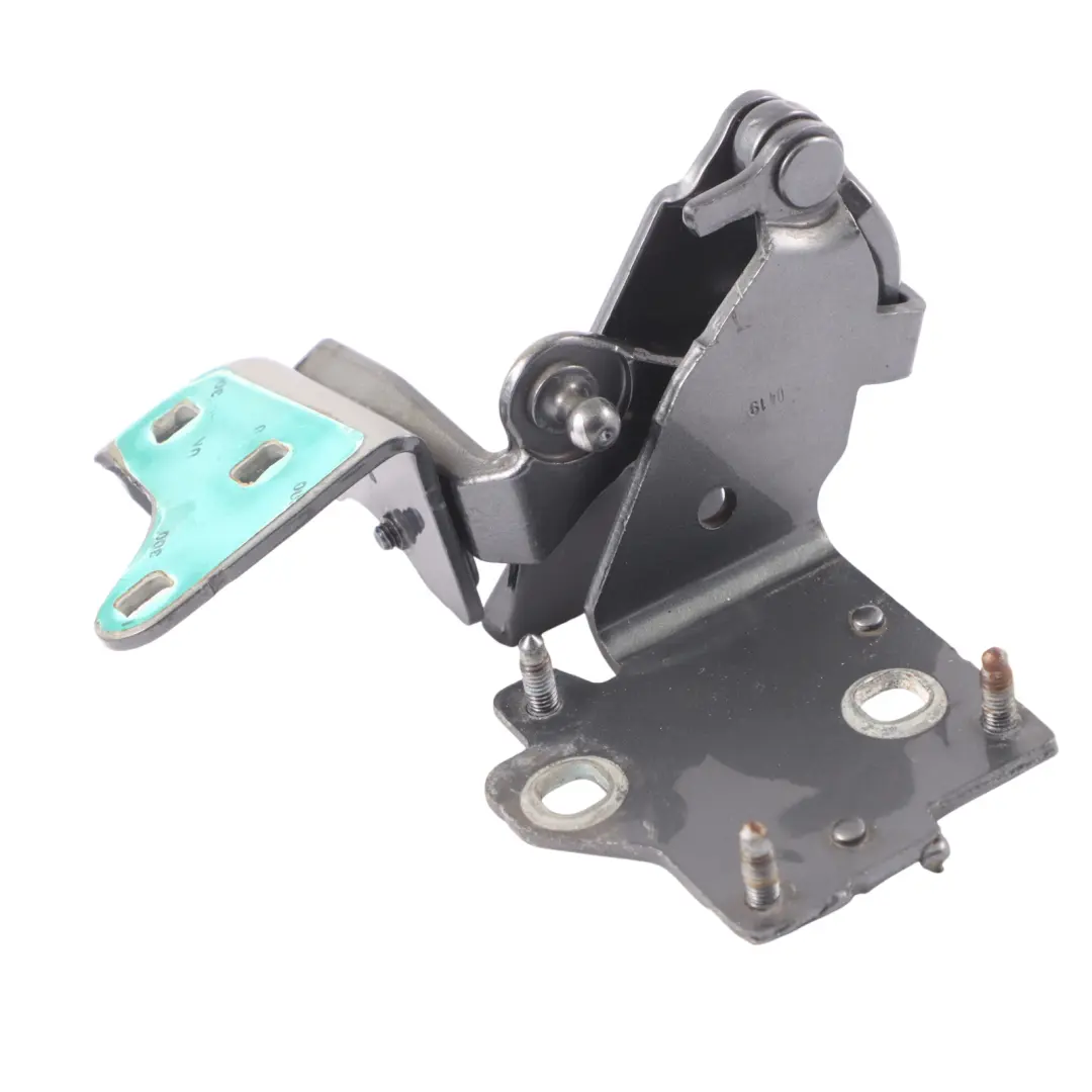 Cerniera portellone posteriore sinistro Grigio Selenite 992 per Mercedes A238 con numero di parte A2387507500 Mercedes A238 Cerniera portellone posteriore sinistro Grigio Selenite 992 - SKU A2387507300-SEL - Numero di parte A2387507500